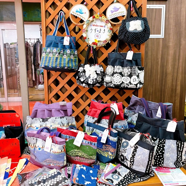 手作りバッグの展示